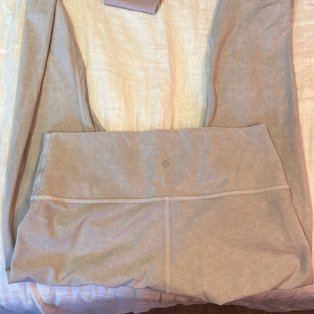 Lululemon Wunder Under 28” Leggings - Size 12 - Like new